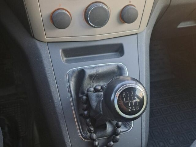 Чорний Опель Зафіра, об'ємом двигуна 1.9 л та пробігом 243 тис. км за 4500 $, фото 7 на Automoto.ua