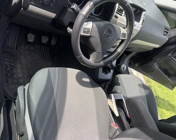 Чорний Опель Зафіра, об'ємом двигуна 1.69 л та пробігом 231 тис. км за 6300 $, фото 6 на Automoto.ua