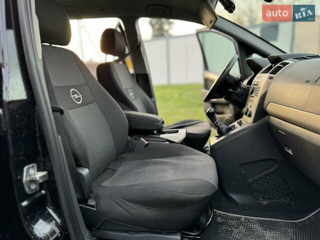 Черный Опель Зафира, объемом двигателя 2.2 л и пробегом 209 тыс. км за 4900 $, фото 13 на Automoto.ua