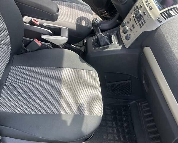 Чорний Опель Зафіра, об'ємом двигуна 1.69 л та пробігом 231 тис. км за 6300 $, фото 3 на Automoto.ua