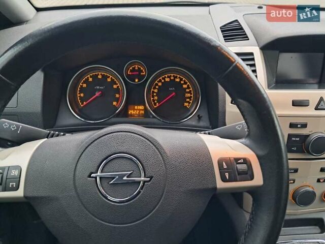 Черный Опель Зафира, объемом двигателя 1.8 л и пробегом 252 тыс. км за 5650 $, фото 66 на Automoto.ua