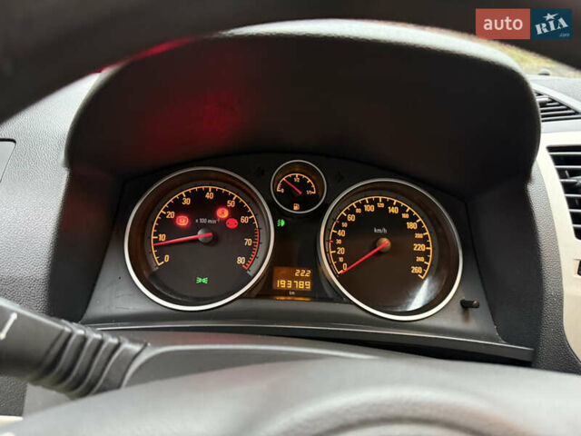 Чорний Опель Зафіра, об'ємом двигуна 1.8 л та пробігом 193 тис. км за 6300 $, фото 21 на Automoto.ua