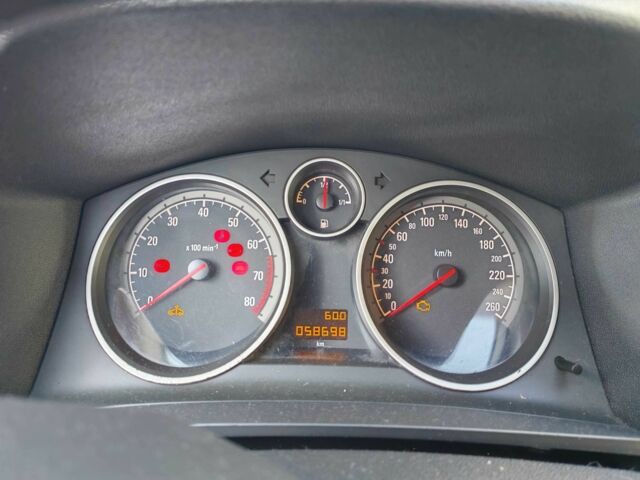 Черный Опель Зафира, объемом двигателя 1.6 л и пробегом 59 тыс. км за 8000 $, фото 21 на Automoto.ua