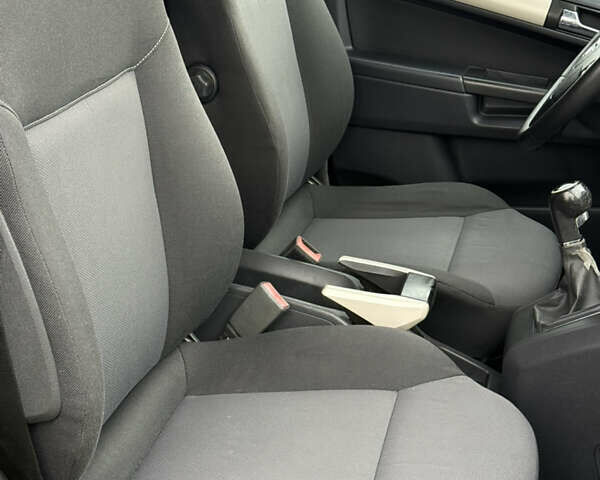 Чорний Опель Зафіра, об'ємом двигуна 1.6 л та пробігом 238 тис. км за 5500 $, фото 27 на Automoto.ua