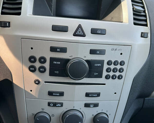 Черный Опель Зафира, объемом двигателя 1.6 л и пробегом 227 тыс. км за 6300 $, фото 14 на Automoto.ua