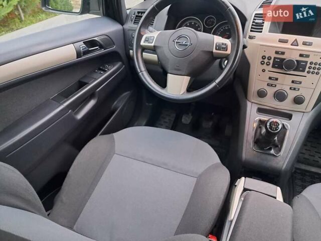 Черный Опель Зафира, объемом двигателя 1.8 л и пробегом 252 тыс. км за 5650 $, фото 69 на Automoto.ua