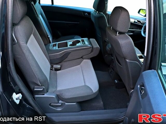 Черный Опель Зафира, объемом двигателя 1.6 л и пробегом 220 тыс. км за 7555 $, фото 4 на Automoto.ua
