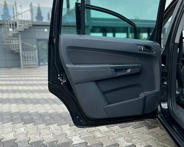 Черный Опель Зафира, объемом двигателя 1.69 л и пробегом 266 тыс. км за 5700 $, фото 10 на Automoto.ua