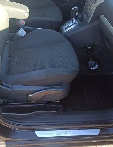 Черный Опель Зафира, объемом двигателя 1.91 л и пробегом 370 тыс. км за 6500 $, фото 7 на Automoto.ua