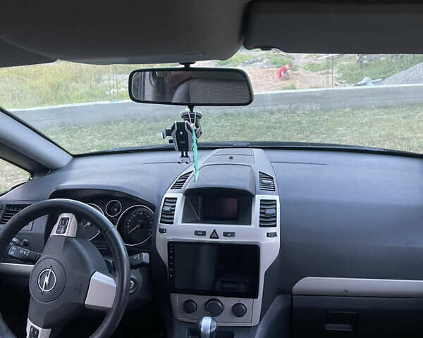 Черный Опель Зафира, объемом двигателя 1.9 л и пробегом 255 тыс. км за 6300 $, фото 7 на Automoto.ua