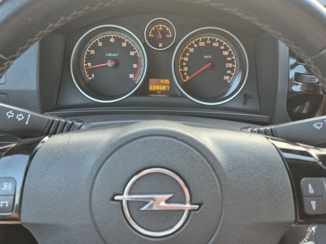 Черный Опель Зафира, объемом двигателя 1.8 л и пробегом 228 тыс. км за 7300 $, фото 23 на Automoto.ua