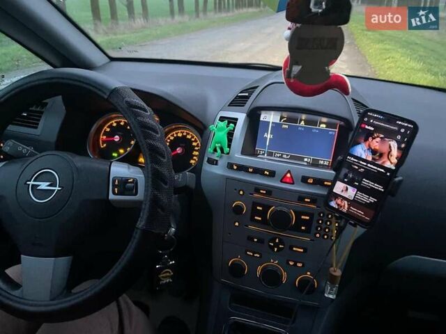 Чорний Опель Зафіра, об'ємом двигуна 2.2 л та пробігом 242 тис. км за 5250 $, фото 16 на Automoto.ua