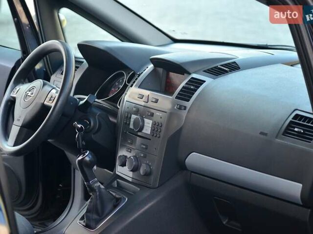 Черный Опель Зафира, объемом двигателя 1.6 л и пробегом 221 тыс. км за 6350 $, фото 11 на Automoto.ua