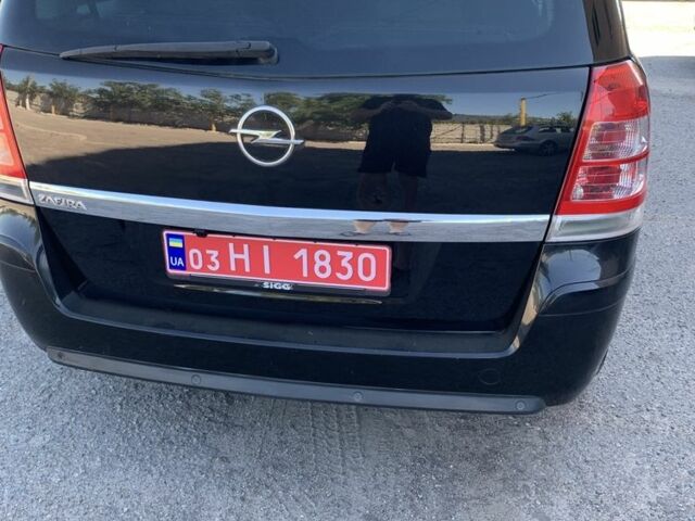Черный Опель Зафира, объемом двигателя 1.8 л и пробегом 193 тыс. км за 6400 $, фото 1 на Automoto.ua