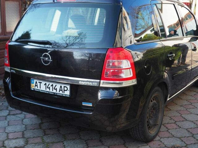 Черный Опель Зафира, объемом двигателя 1.6 л и пробегом 59 тыс. км за 8000 $, фото 9 на Automoto.ua