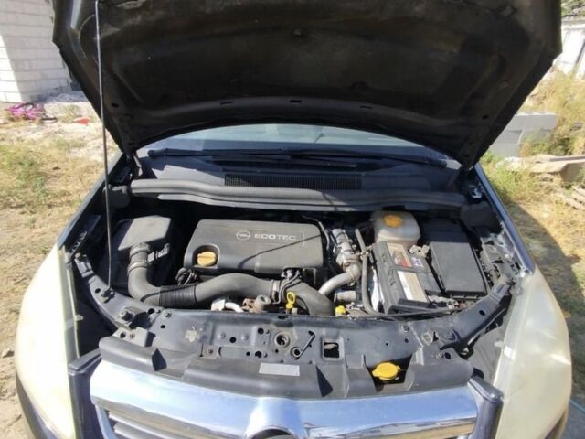 Черный Опель Зафира, объемом двигателя 1.7 л и пробегом 372 тыс. км за 6500 $, фото 5 на Automoto.ua