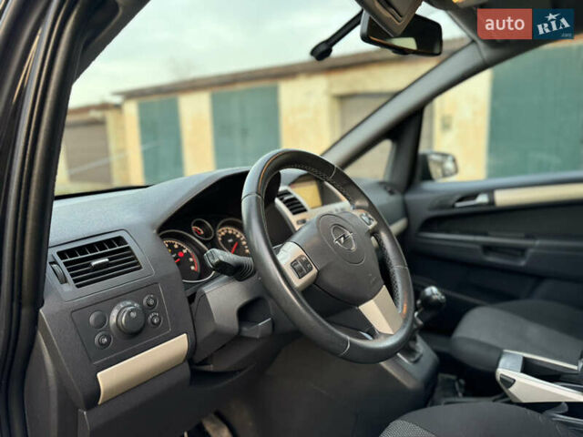 Черный Опель Зафира, объемом двигателя 2.2 л и пробегом 209 тыс. км за 4900 $, фото 11 на Automoto.ua