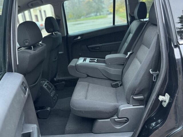 Черный Опель Зафира, объемом двигателя 1.9 л и пробегом 250 тыс. км за 3250 $, фото 18 на Automoto.ua