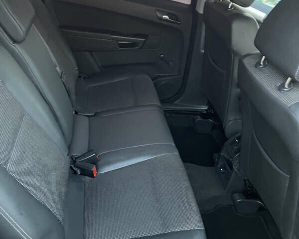 Черный Опель Зафира, объемом двигателя 1.9 л и пробегом 255 тыс. км за 6300 $, фото 8 на Automoto.ua