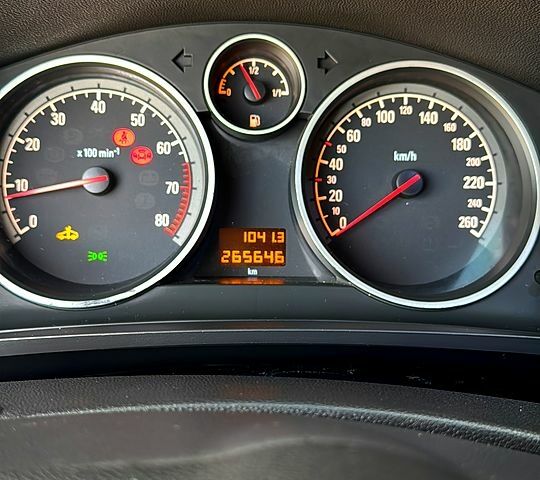 Черный Опель Зафира, объемом двигателя 1.8 л и пробегом 270 тыс. км за 5200 $, фото 8 на Automoto.ua
