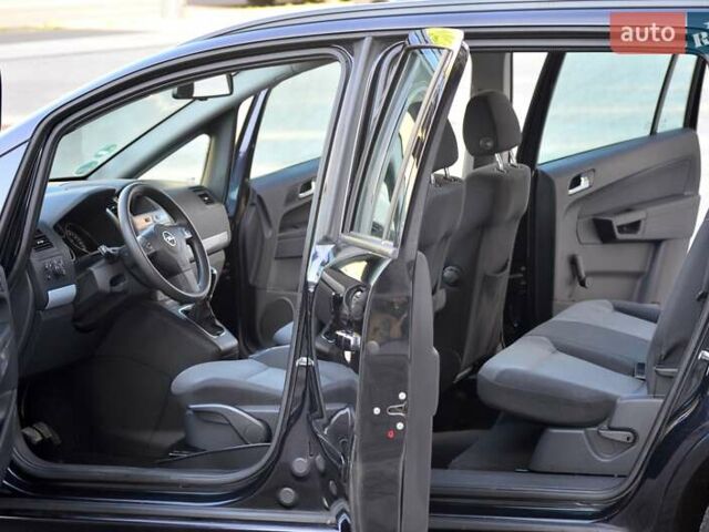 Черный Опель Зафира, объемом двигателя 1.6 л и пробегом 221 тыс. км за 6350 $, фото 14 на Automoto.ua