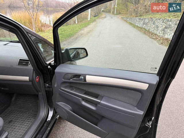 Чорний Опель Зафіра, об'ємом двигуна 1.8 л та пробігом 193 тис. км за 6300 $, фото 14 на Automoto.ua