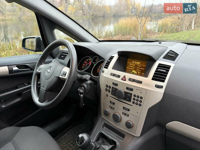 Чорний Опель Зафіра, об'ємом двигуна 1.8 л та пробігом 193 тис. км за 6300 $, фото 17 на Automoto.ua