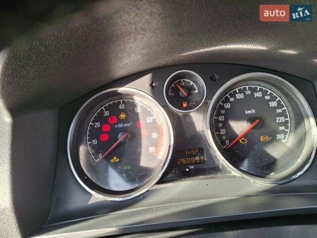 Черный Опель Зафира, объемом двигателя 1.8 л и пробегом 250 тыс. км за 5400 $, фото 15 на Automoto.ua