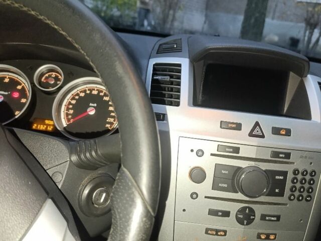 Черный Опель Зафира, объемом двигателя 2 л и пробегом 210 тыс. км за 2379 $, фото 2 на Automoto.ua