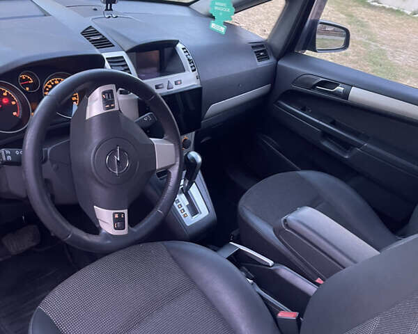 Черный Опель Зафира, объемом двигателя 1.9 л и пробегом 255 тыс. км за 6300 $, фото 4 на Automoto.ua