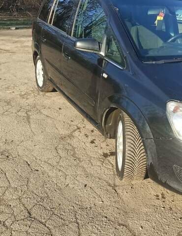 Черный Опель Зафира, объемом двигателя 1.91 л и пробегом 370 тыс. км за 6500 $, фото 10 на Automoto.ua