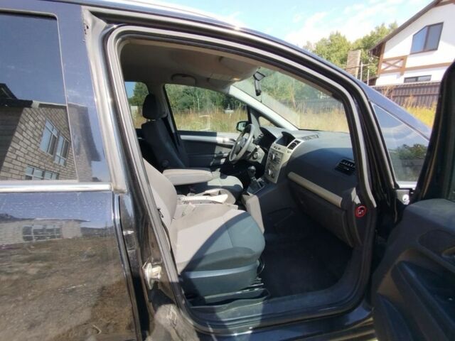 Черный Опель Зафира, объемом двигателя 1.7 л и пробегом 372 тыс. км за 6500 $, фото 3 на Automoto.ua