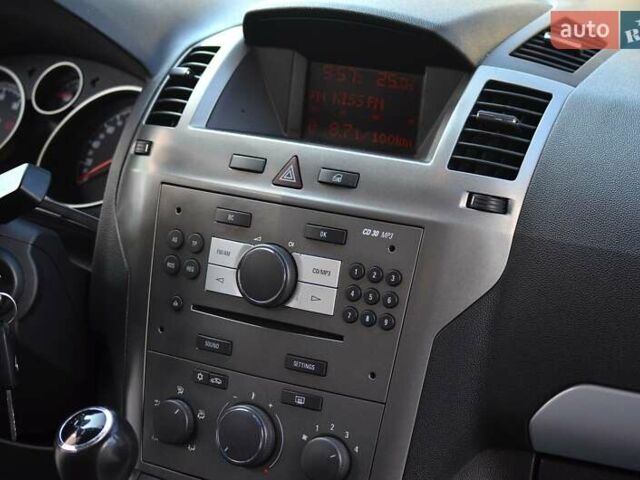 Черный Опель Зафира, объемом двигателя 1.6 л и пробегом 221 тыс. км за 6350 $, фото 12 на Automoto.ua