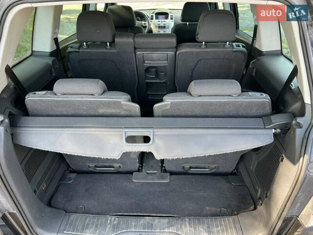 Черный Опель Зафира, объемом двигателя 1.6 л и пробегом 227 тыс. км за 6300 $, фото 21 на Automoto.ua