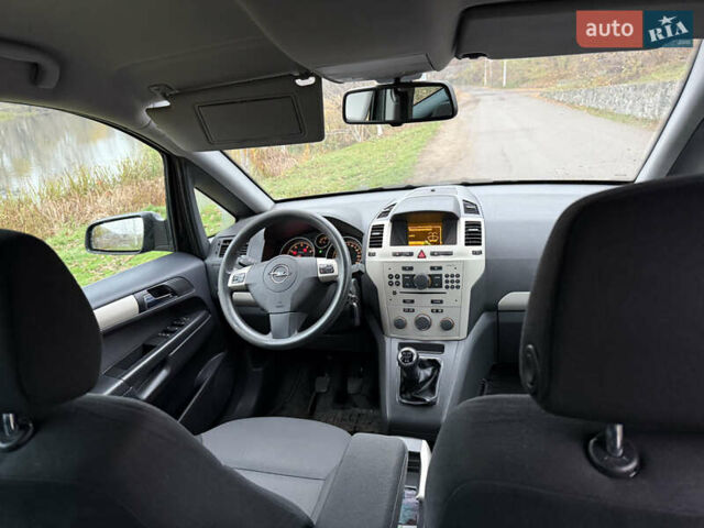 Чорний Опель Зафіра, об'ємом двигуна 1.8 л та пробігом 193 тис. км за 6300 $, фото 13 на Automoto.ua