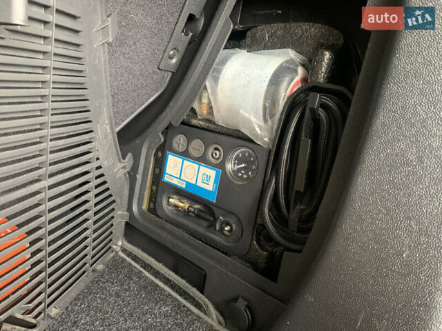 Черный Опель Зафира, объемом двигателя 1.8 л и пробегом 179 тыс. км за 6750 $, фото 42 на Automoto.ua