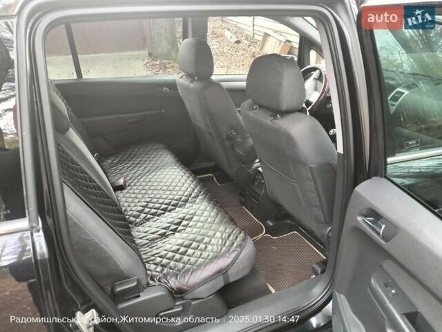 Черный Опель Зафира, объемом двигателя 1.69 л и пробегом 263 тыс. км за 6000 $, фото 1 на Automoto.ua