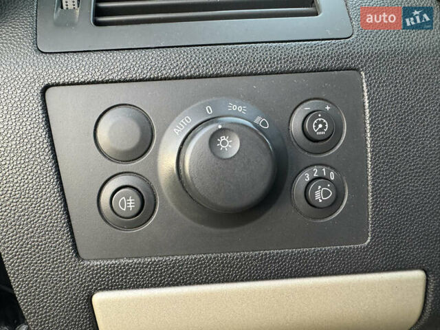 Черный Опель Зафира, объемом двигателя 2.2 л и пробегом 209 тыс. км за 4900 $, фото 21 на Automoto.ua