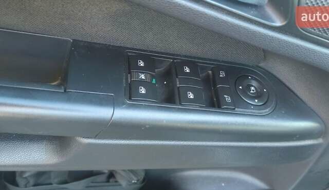 Черный Опель Зафира, объемом двигателя 1.91 л и пробегом 370 тыс. км за 6500 $, фото 6 на Automoto.ua