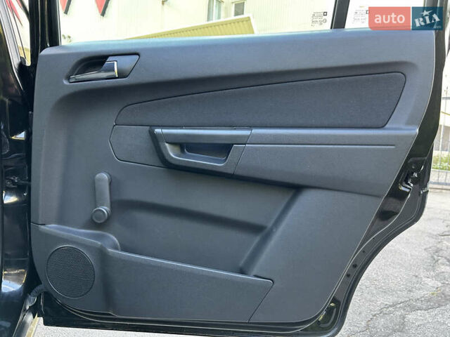 Черный Опель Зафира, объемом двигателя 1.8 л и пробегом 205 тыс. км за 6250 $, фото 20 на Automoto.ua