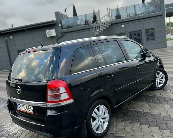 Черный Опель Зафира, объемом двигателя 1.69 л и пробегом 266 тыс. км за 5700 $, фото 2 на Automoto.ua