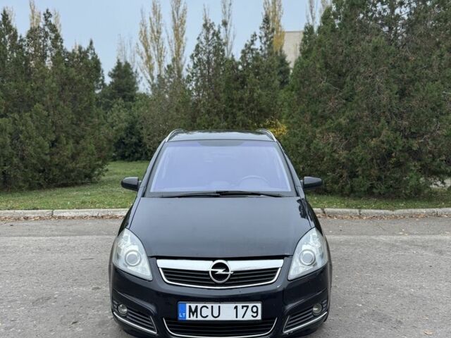 Черный Опель Зафира, объемом двигателя 1.9 л и пробегом 250 тыс. км за 3250 $, фото 2 на Automoto.ua