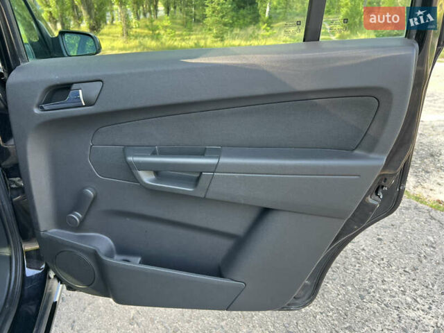 Черный Опель Зафира, объемом двигателя 1.6 л и пробегом 227 тыс. км за 6300 $, фото 24 на Automoto.ua