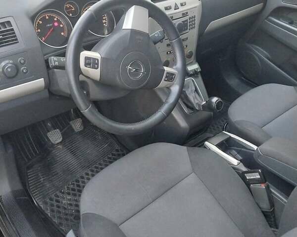 Черный Опель Зафира, объемом двигателя 1.7 л и пробегом 288 тыс. км за 6500 $, фото 1 на Automoto.ua