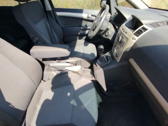 Черный Опель Зафира, объемом двигателя 1.7 л и пробегом 372 тыс. км за 6500 $, фото 4 на Automoto.ua