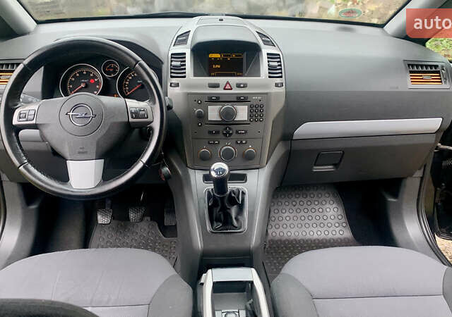 Черный Опель Зафира, объемом двигателя 1.8 л и пробегом 179 тыс. км за 6750 $, фото 29 на Automoto.ua