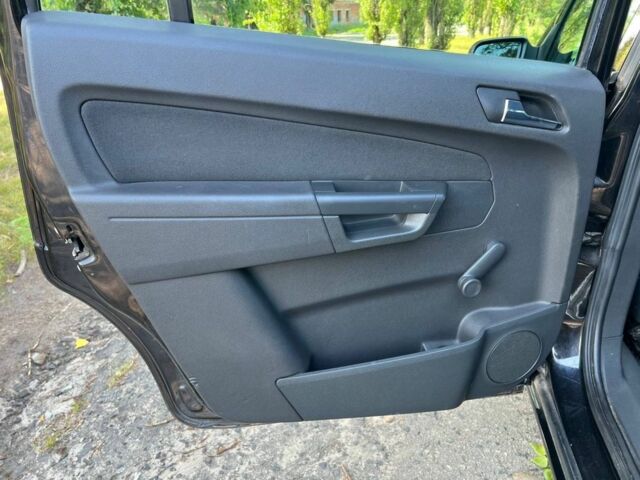 Черный Опель Зафира, объемом двигателя 1.6 л и пробегом 227 тыс. км за 6300 $, фото 22 на Automoto.ua