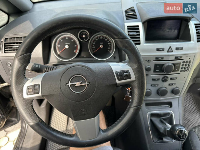 Черный Опель Зафира, объемом двигателя 1.69 л и пробегом 184 тыс. км за 4800 $, фото 6 на Automoto.ua