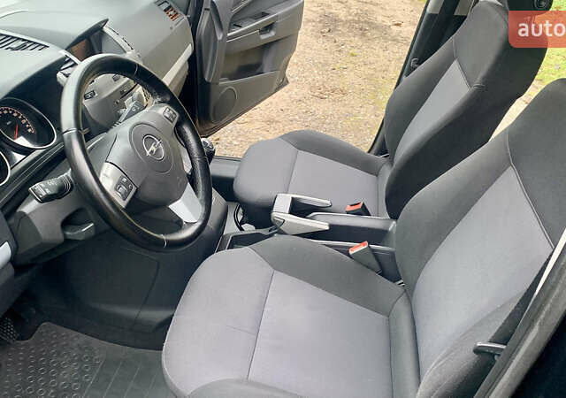 Черный Опель Зафира, объемом двигателя 1.8 л и пробегом 179 тыс. км за 6650 $, фото 21 на Automoto.ua