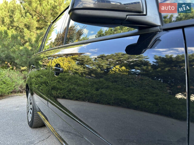 Черный Опель Зафира, объемом двигателя 1.8 л и пробегом 205 тыс. км за 6250 $, фото 45 на Automoto.ua